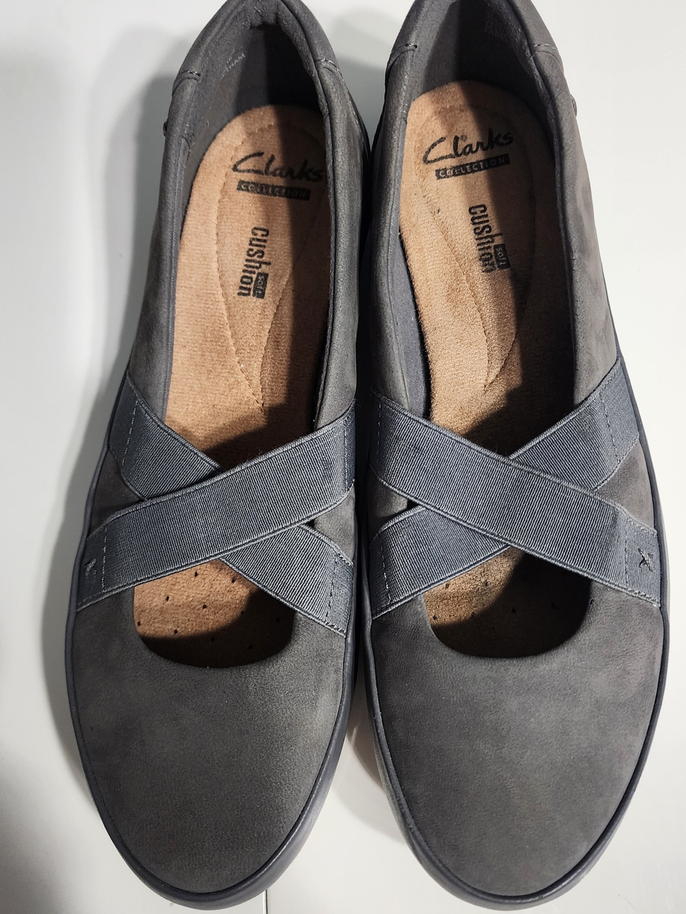 Clarks Women's Gray Slip-On Comfort Flats with Cross Straps Size 8.5